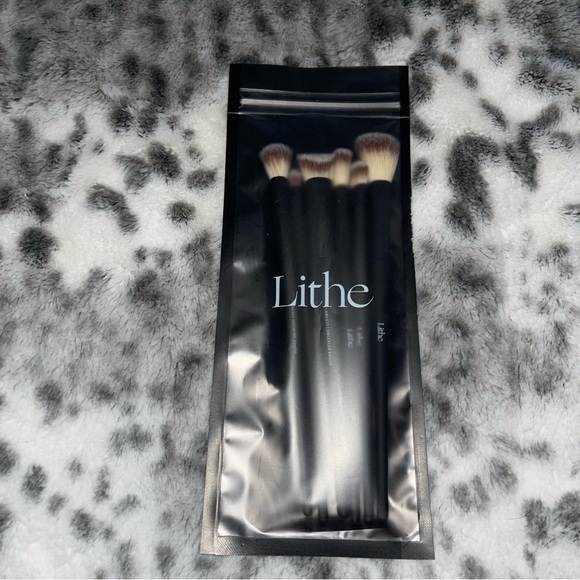 Lithe Beauty Makeup Set - Picture 1 of 6